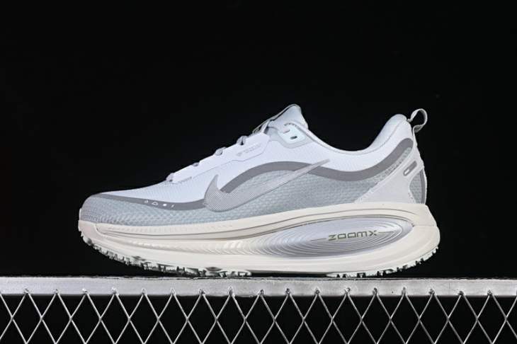 Picture of Nike Vomero 18 _SKUfw21691745678646654fw